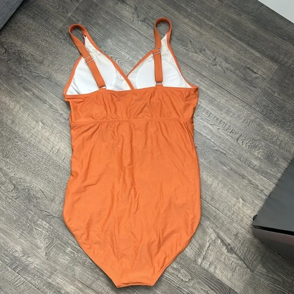 Women’s Tummy Control Swimsuit - Picture 2 of 3
